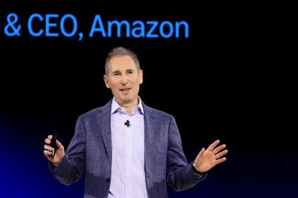 Andy Jassy lidera Amazon tras la salida de su fundador, Jeff Bezos.