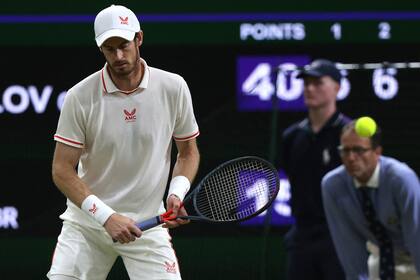 Andy Murray tuvo un intercambio de tuits con un presentador británico en defensa de la tenista Emma Raducanu