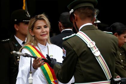 Áñez, ayer, en un acto en la academia policial de La Paz