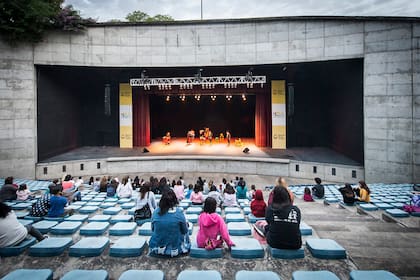 Anfiteatro del Parque Centenario. Primer evento cultural con pu´blico.