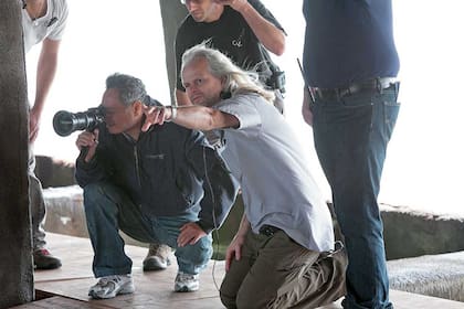 Ang Lee y Claudio Miranda, el cineasta y el director de fotografía chileno respectivamente, en pleno rodaje de Una aventura extraordinaria
