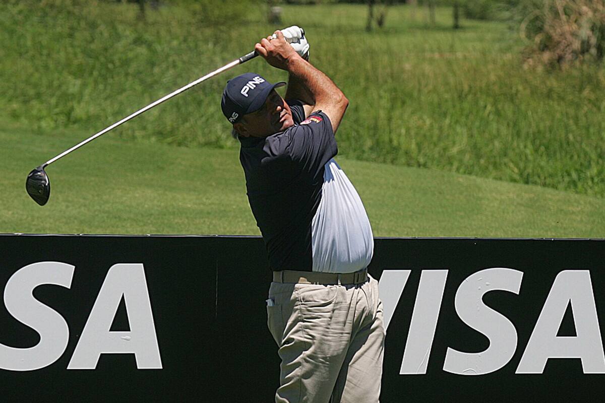 Angel Cabrera pega desde el hoyo 16, durante el Pro-Am de este miércoles