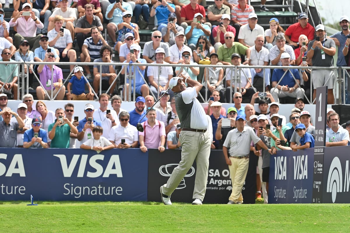 Angel Cabrera y una tribuna llena; el cordobés convocó a mucho público, más allá de que no pudo superar el corte