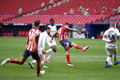 Ángel Correa anotó uno de los dos tantos del triunfo de Atlético de Madrid que continúa como líder en la Liga de España