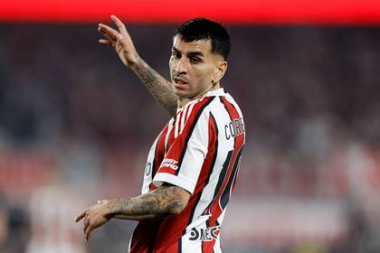 Ángel Correa, el que más peligro generó en el primer tiempo para River