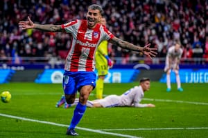 Ángel Correa festeja su primer gol; es su temporada más productiva en los seis años que lleva en el Atlético de Madrid