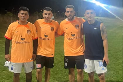 Ángel Correa jugó un picadito en Cañuelas con Thiago Almada, otro que viajará al Mundial de Qatar para reemplazar a Joaquín Correa