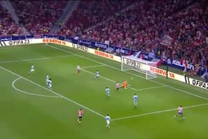 Angel Correa saca el derechazo para el 1-0 de Atlético de Madrid ante Celta