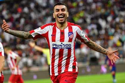 Ángel Correa sale gritando el tercer gol. Atlético de Madrid jugará la final de la Supercopa de España frente a Real Madrid