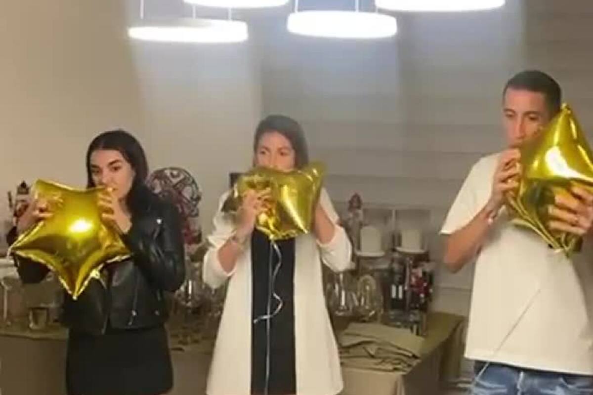 Ángel Di María aspiró helio y cantó "Muchachos" con una voz que hizo reír a todos