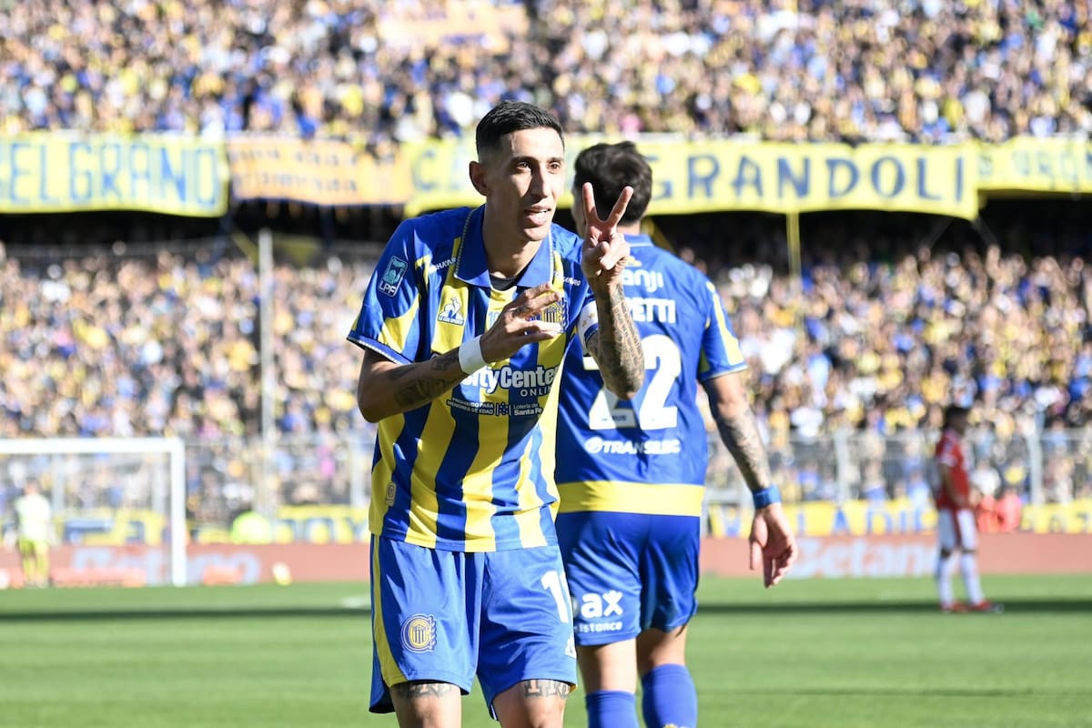 Ángel Di María celebra su gol, el empate de Rosario Central ante Indepediente; fue la figura en la clasificación del Canalla para los cuartos de final