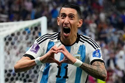 Ángel Di María celebra tras marcar el segundo gol de Argentina en la final del Mundial 2022 ante Francia
