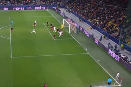 Ángel Di María convirtió un gol olímpico para Benfica
