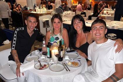 Ángel Di María, Jorgelina Cardoso, Oriana Sabatini y Paulo Dybala cenaron juntos en Ibiza