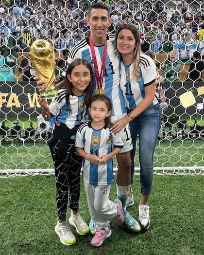 Ángel Di María, Jorgelina Cardoso y sus hijas Mía y Pía