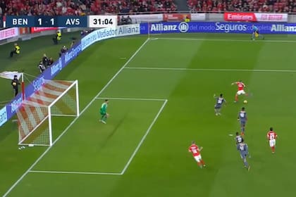 Angel Di María marca con un zurdazo un gol en la victoria de Benfica ante AVS por la Copa de Portugal