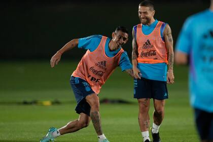 Ángel Di María será titular; Papu Gómez es una de las alterantivas para reemplazar a Lo Celso, pero una molestia en la rodilla izquierda lo pone en duda