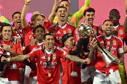 Angel Di María y Nicolás Otamendi no se cansan de ganar títulos: ahora ganaron la Copa de la Liga de Portugal