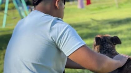 Ángel disfruta mucho pasar tiempo con los animales, en el hogar o en la escuela