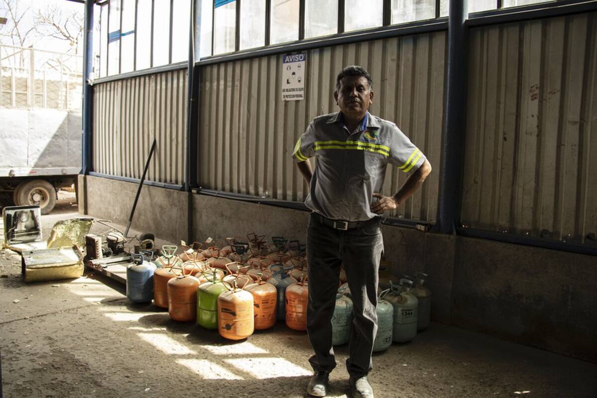 Ángel Toledo busca y recolecta gases en Guatemala que pueden perjudicar la atmósfera