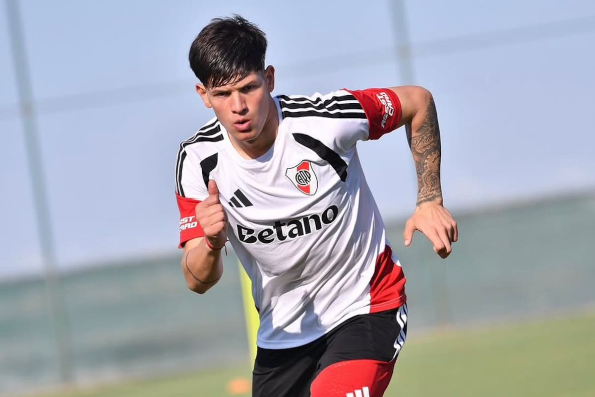 Ángel Yutiel Susano, marcador central y lateral derecho que nació el 31 de octubre de 2007, sería el único "4" disponible en River para jugar ante Independiente Santa Fe por la Copa Sudamericana