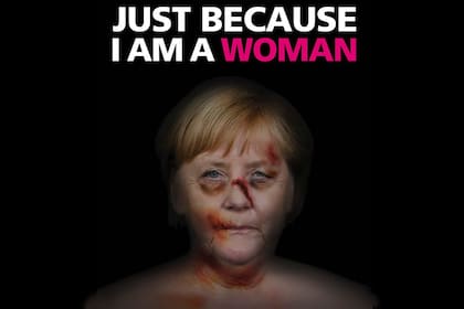 Angela Merkel, una de las líderes mundiales que apareció hoy golpeada en las fotos de una campaña del artista Alexandro Palombo por el Día Internacional de la Eliminación de la Violencia contra la Mujer