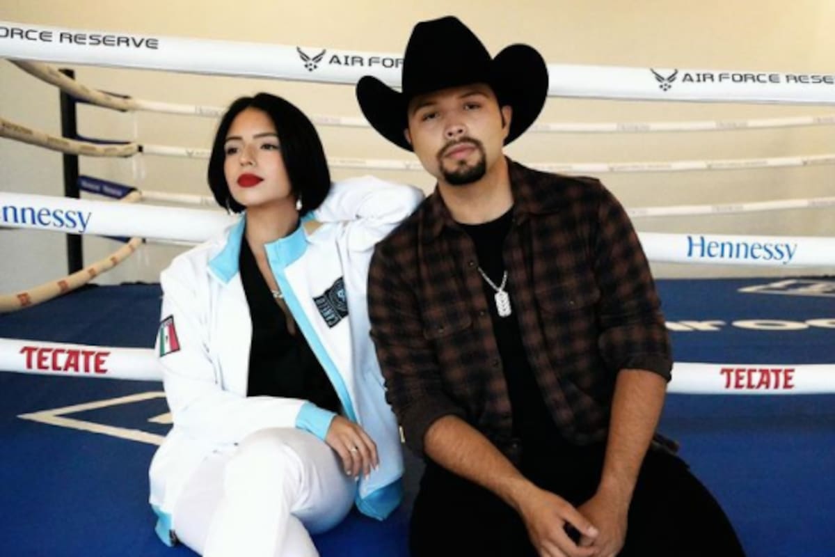 Ángela Aguilar posa junto a su hermano Leonardo, ambos son cantantes de música regional mexicana.