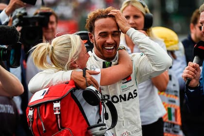 Cullen y Hamilton están juntos desde 2016 y festejaron 47 triunfos y tres títulos de campeón de Fórmula 1; este fin de semana, en Rusia, pueden celebrar que el piloto de Mercedes alcance el récord de 91 victorias de Michael Schumacher.