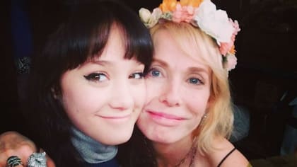 Ángela es hija de Carrá con el músico Marcelo Torres, hijo de Lolita y hermano de Diego