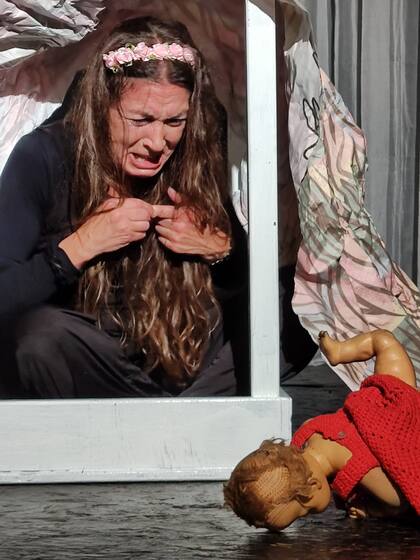 Ángeles Marset se sumerge en la desesperación interior de una mujer que busca salirse de los mandatos impuestos