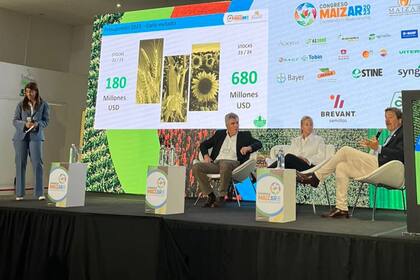 Ángeles Naveyra, secretaria de Barbechando; Teo Zorraquín, consultor de Zorraquín & Meneses; Paulina Lescano, analista del mercados de granos, y Germán Paats, presidente de Barbechando