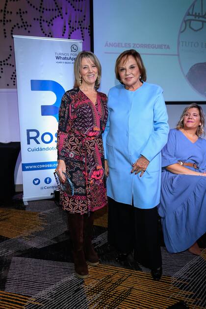 Ángeles Zorreguieta, hermana mayor de la reina Máxima de los Países Bajos, y Eugenia Rossi en la entrega de los Flor de Mujer 2023. Actual directora ejecutiva de la Fundación Instituto Leloir, fue destacada en Buenos Aires con el galardón que tiene por objeto premiar a mujeres que no solo se destacan por su talento profesional sino también por su solidaridad con el fin de ayudar, en acción, al que más necesita y así construir una sociedad mejor.