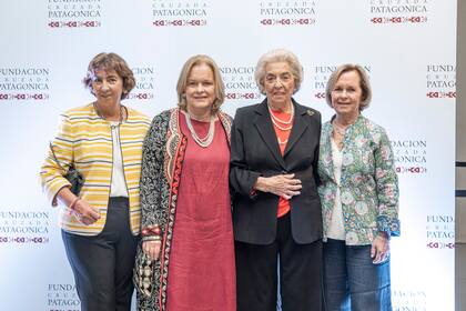 Angélica Gowland de Riglos, Inés Gowland, Maria Luisa y Marina Larivière