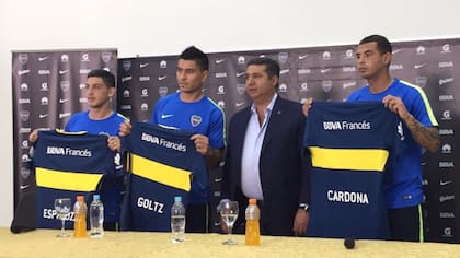 Angelici junto a los tres refuerzos