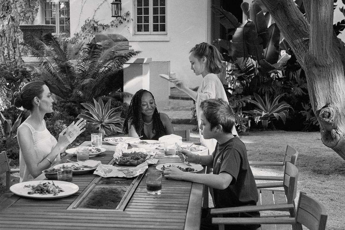 Angelina Jolie desayunando con sus hijos, Zahara, Knox y Vivienne