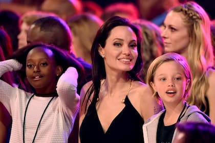 Angelina Jolie junto a Zahara y Shiloh, en los Kid''s Choice Awards en 2020