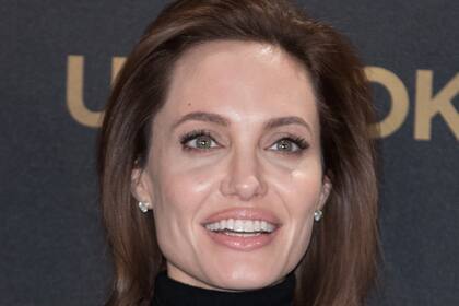 Angelina Jolie lista para olvidarse de Brad Pitt