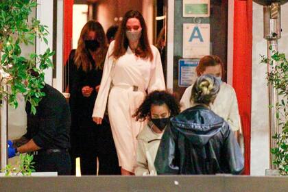 Al terminar la noche, las actrices salieron juntas hacia sus respectivas casas