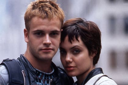 Angelina Jolie y Jonny Lee Miller en Hackers, en 1995