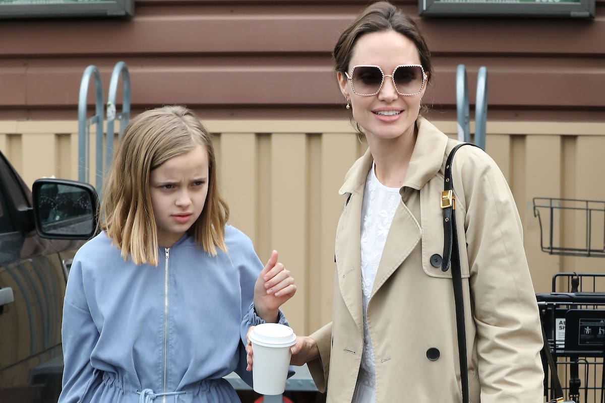 Angelina Jolie y su hija Vivienne, en marzo pasado, haciendo compras
