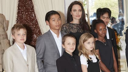 Angelina Jolie y sus hijos: Shiloh, Pax, Zahara, Maddox y los gemelos Knox y Vivienne