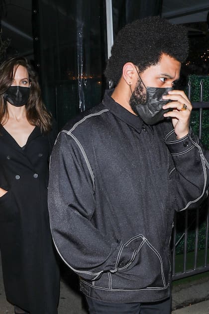 Angelina Jolie y The Weeknd, a la salida del restaurante Giorgio Baldi, en Santa Mónica
