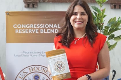 Angelique Sina, fundadora de Panorama Farm, durante la presentación del café boricua (Congressional Reserve Blend) que se vende en el Congreso de EE.UU.