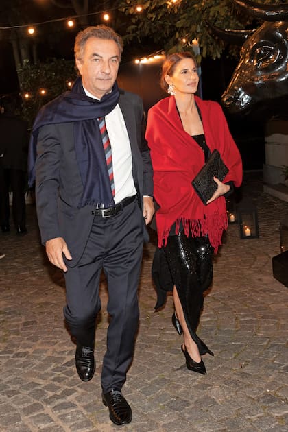 Ángelo Calcaterra y Julia Tonconogy, con mantón al rojo vivo