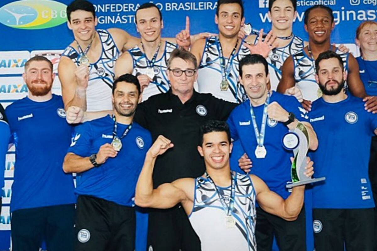 Angelo, el único gimnasta negro en un equipo de blancos