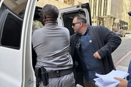 Angulo fue arrestado tras allanamientos a sus locales y viviendas