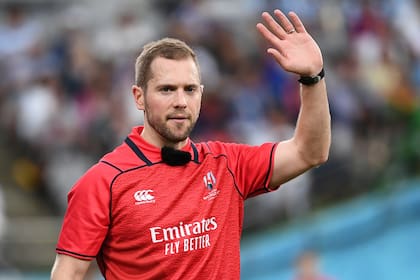 Angus Gardner, árbitro en el debut argentino en el Mundial, apuntado por Ledesma.