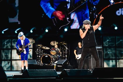 Angus Young y Brian Johnson mostraron ser imbatibles ante el pasar del tiempo y deslumbraron con un intenso show cargado de históricos riff