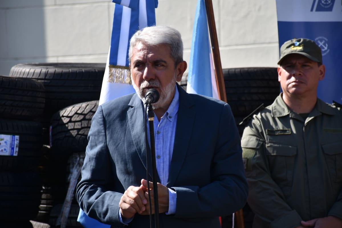 Aníbal Fernández confirmó que compró pistolas Taser y adelantó que la Ciudad también podrá utilizarlas