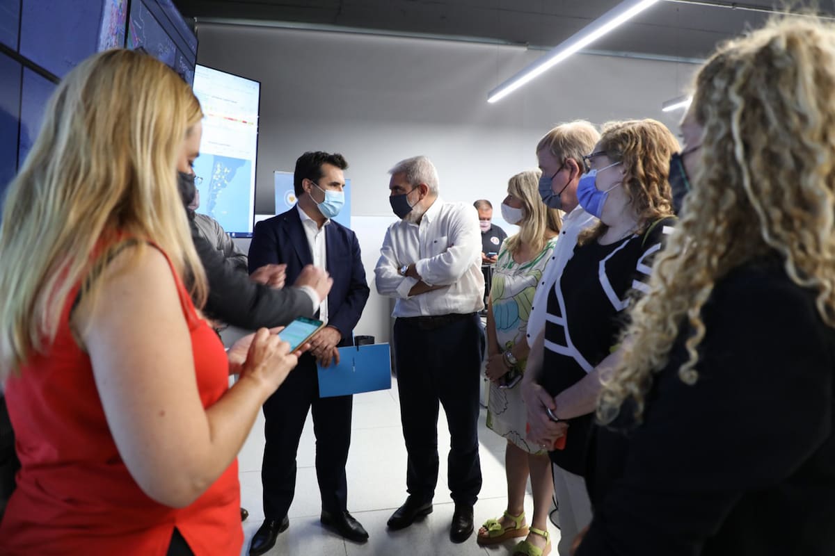 Anibal Fernandez en el centro de monitoreo y comité de crisis por los cortes de luz. El ministro estuvo reunido con funcionarios como Darío Martínez (Energía), Valeria Zapesochny (Jefatura de Gabinete y Medios) y Cristina Álvarez Rodríguez, de la provincia de Buenos Aires